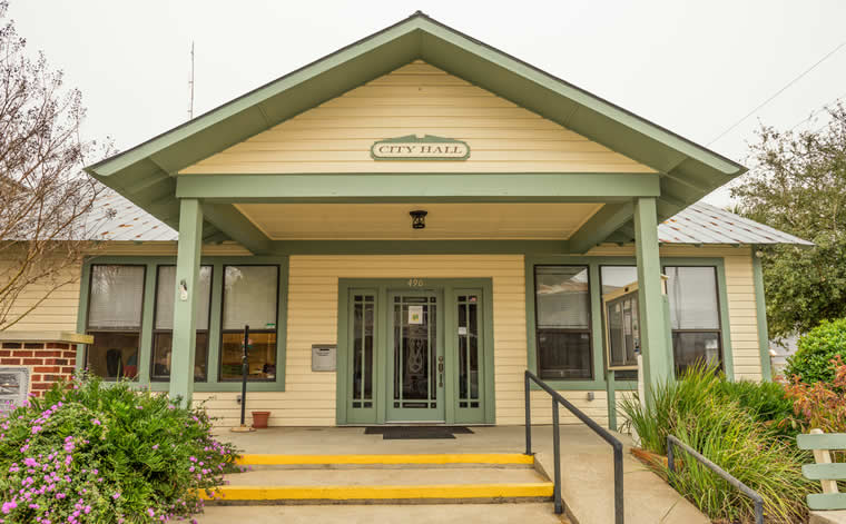 Image of municipal building, protect your municipality building with Selective Insurance